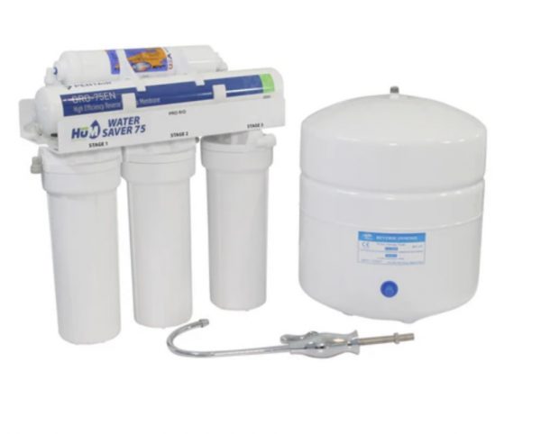 Filtre à eau avec cartouches filtrantes, conçu pour purifier l’eau en éliminant les sédiments et contaminants pour une eau saine et claire.