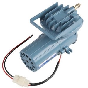 Pompe à air silencieuse pour aération des bassins aquacoles, assurant une oxygénation efficace pour la santé des poissons.